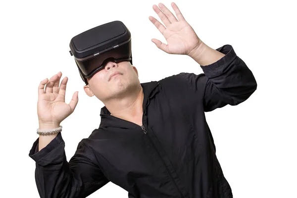 Hombre excitado usando un casco de gafas de realidad virtual VR —  Fotos de Stock