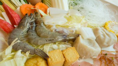 Sukiyaki hotpot içinde yemek pişirmek için ayarla 