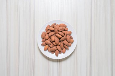 badem fındık ahşap masa görüntü üzerinde