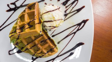 Yeşil çay dondurma waffle 