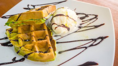 Yeşil çay dondurma waffle 