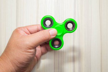 Yeşil kıpır parmak spinner oyuncak görüntü