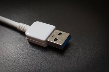 USB 3.0 kablosu ile mikro B bağlamak beyaz 