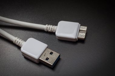 USB 3.0 kablosu ile mikro B bağlamak beyaz 