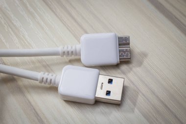 USB 3.0 kablosu ile mikro B bağlamak beyaz 