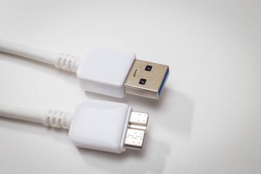 USB 3.0 kablosu ile mikro B bağlamak beyaz 