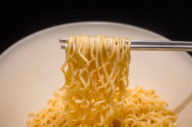 Üstten Görünüm temiz arka plan anlık erişte