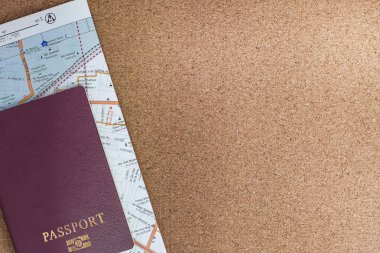 Tri için seyahat aksesuarları kostümleri