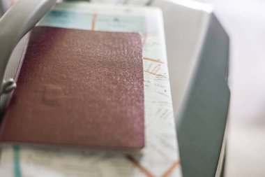 Tri için seyahat aksesuarları kostümleri