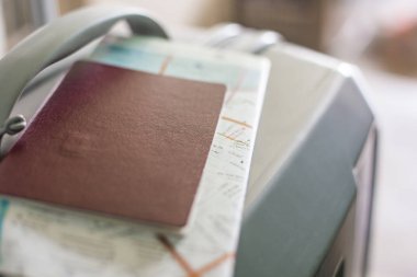 Tri için seyahat aksesuarları kostümleri