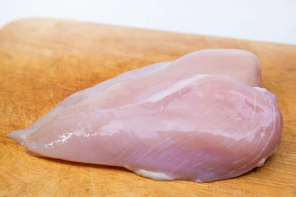 Rå kyckling bröst med dill redo att matlagning — Stockfoto