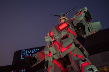 Unicon Gundam ölçek 1:1 model Div Rx-0 cep takım elbise heykeli