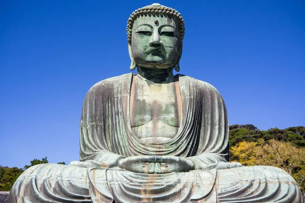 Giant Daibutsu sorge sul Tempio di Kotokuin, Ubicazione Kamakura — Foto Stock