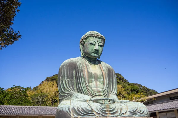 Giant Daibutsu sorge sul Tempio di Kotokuin, Ubicazione Kamakura — Foto Stock