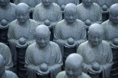 Buda resim yüreğinde, rahipler statu huzur verecek