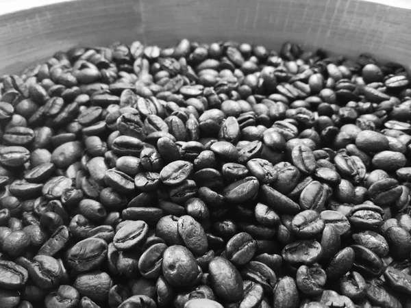 Geroosterde koffiebonen gebruikt als achtergrond. — Stockfoto