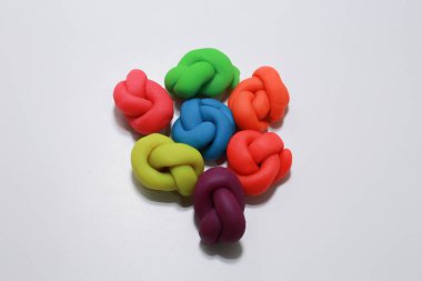 renkli playdough görüntü beyaz arka plan üzerinde kapat.