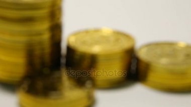 Altın Bitcoinor Btc görüntü makro çekim Kripto Döviz Alım Bitcoin paralar elektronik para görüntüleri kamera slaytta beyaz arka plan.