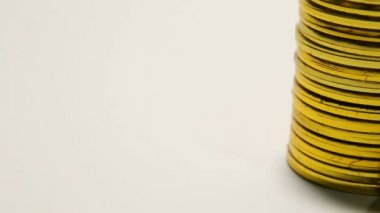 Altın Bitcoinor Btc görüntü makro çekim Kripto Döviz Alım Bitcoin paralar elektronik para görüntüleri kamera slaytta beyaz arka plan.