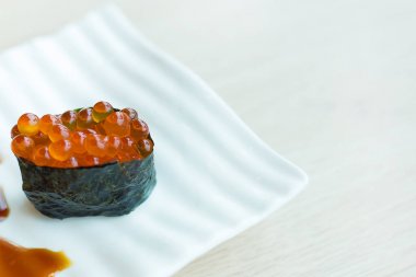 suşi ikura görüntü yakın kadar beyaz renk ruh haline yakın çekim Japon lokantasında.