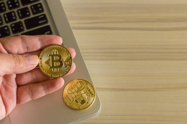 Kripto para birimi kavramı. Bitcoins, altın, Cryptocurrency zekâ