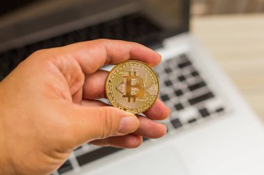 Kripto para birimi kavramı. Bitcoins, altın, Cryptocurrency zekâ