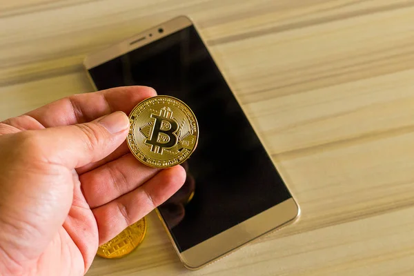 Kryptowährungskonzept: Bitcoins, Goldmünzen, Kryptowährungen mit Witz — Stockfoto
