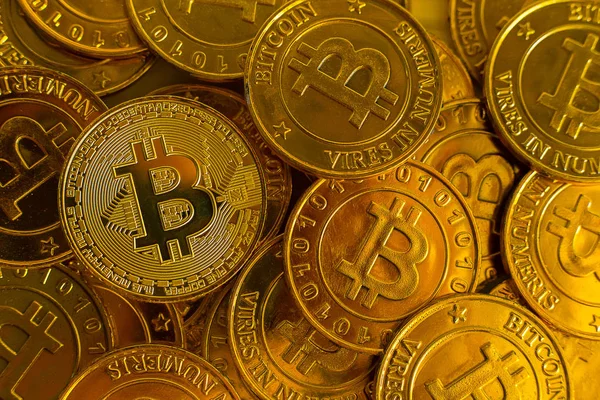 Crypto currency concept.Bitcoins ,Gold Coins ,Cryptocurrency wit — Stock Photo, Image