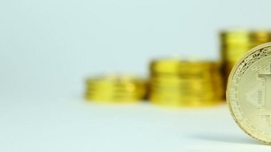 Yeni Kripto para birimi kavramı. Bitcoins, altın, Cryptocurrency ile yer senin konsepti için 