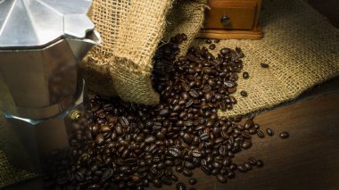 kavrulmuş kahve çekirdekleri vintage ruh arka plan olarak kullanılan.