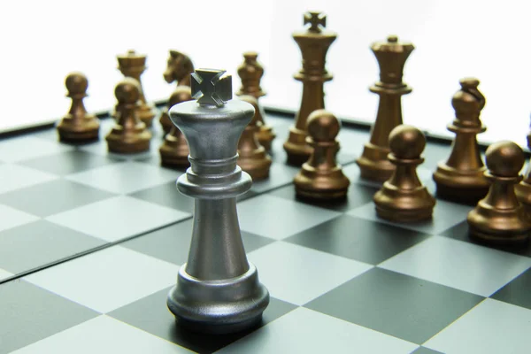 Ouro e prata xadrez a bordo de perto imagem abstrato Backgroun — Fotografia de Stock