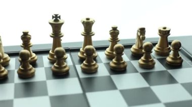 Görüntüleri yakından gemide altın ve gümüş satranç.