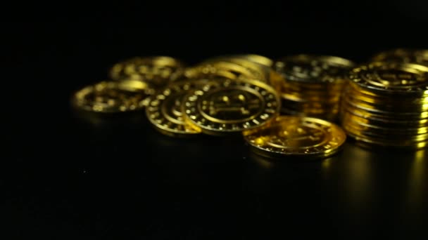 Moneta Oro Bitcoin Sulla Mappa Oscura Concetto Filmato — Video Stock