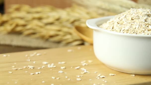 Copos Avena Cereales Saludables Para Desayuno Tazón Imágenes Mesa Madera — Vídeo de stock