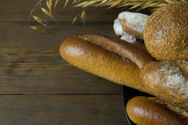 Ekmek buğday yulaf ahşap arka plan görüntü.