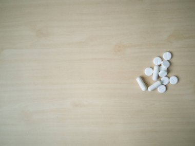  tıp yakın çekim resmin üzerine ahşap masa.