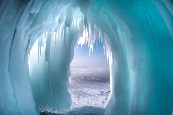 Hielo en las rocas de Baikal — Foto de Stock