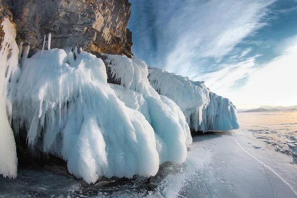 바이칼 바위에 얼음 — 스톡 사진