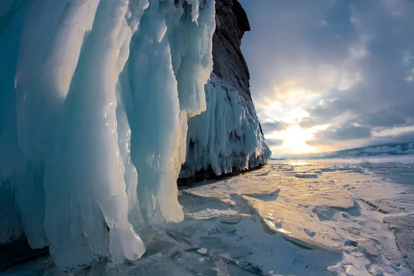 Ice on the Baikal rocks — Stock Photo, Image