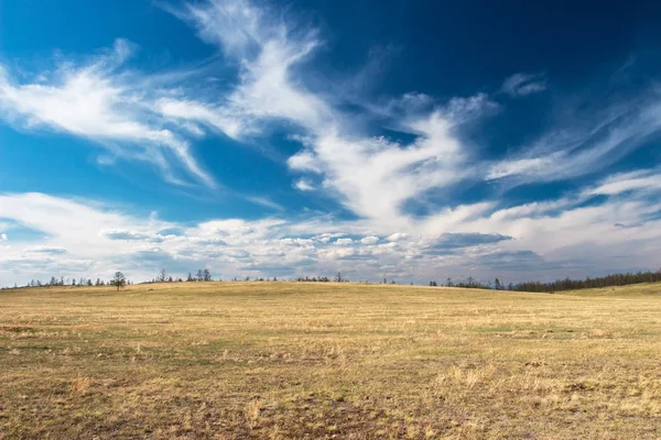 Sonbahar sahada güzel bulutlar