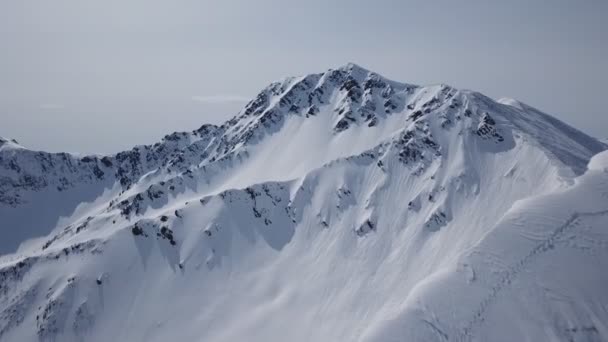 Mooie Winter Luchtvlucht Over Mountain Chain Landschap Alpen Avontuur Wandelen Wandelen Skivakantie Reisconcept — Stockvideo