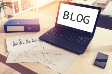 Blog ana dijital bilgisayar ekranında kavramı kez