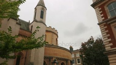 Londra, İngiltere'de ünlü tapınağı kiliseye sinematik bakış açılı yaklaşım