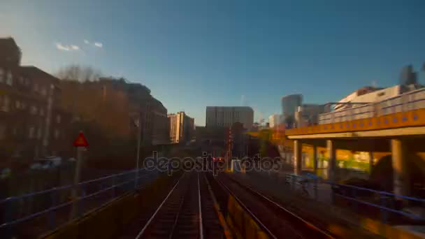 Vistas do tempo e hiperlapso do transporte de trem e barco em Londres, Reino Unido — Vídeo de Stock
