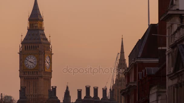 Closeup večer timelapse Big Ben (Elizabeth Tower) v Londýně, Anglie, Velká Británie — Stock video