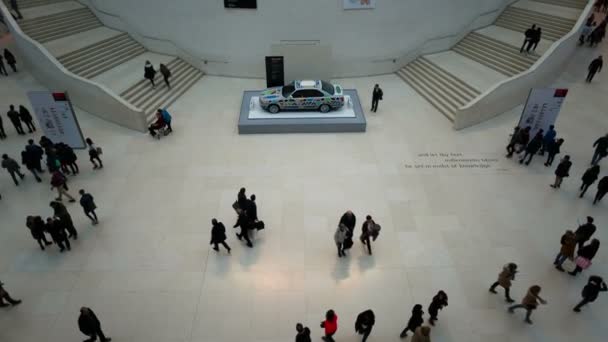 Γέρνοντας πυροβολισμό του στο μεγάλο δικαστήριο το Βρετανικό Μουσείο, Λονδίνο, Αγγλία, Ηνωμένο Βασίλειο — Αρχείο Βίντεο