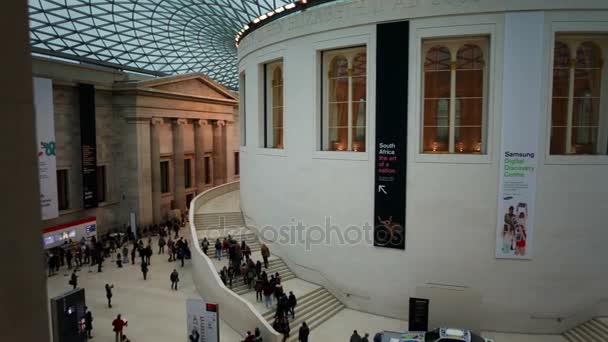 Panoráma lövés nagy bíróság a British Museum, London, Anglia, Egyesült Királyság — Stock videók