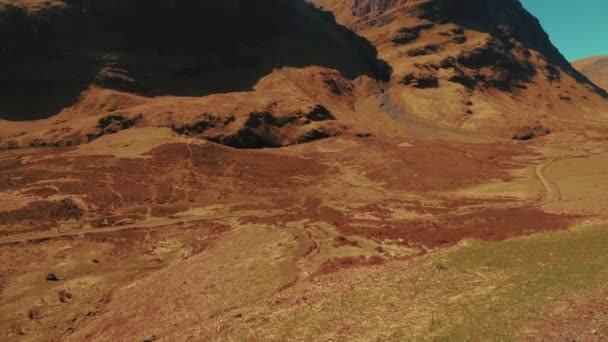 Mise en scène des Highlands écossais à la fin du printemps — Video