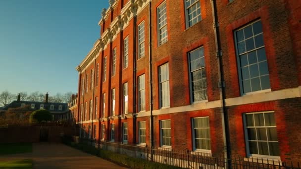 Närbild panoramautsikt på Kensington Palace i London, England, Uk — Stockvideo