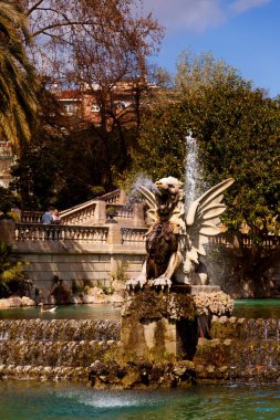 Parc de la Ciutadella - ejderha heykeli ve su Çeşmesi